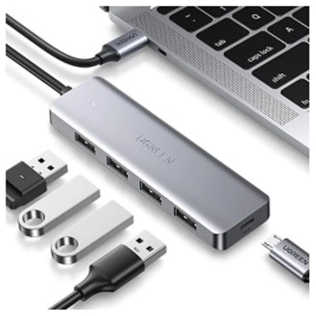 UGREEN CM219 hub USB-C — boîtier aluminium gris sidéral, 4 ports USB-A 3.2 alignés, port USB-C à l'extrémité, câble USB-C intégré, LED indicateur