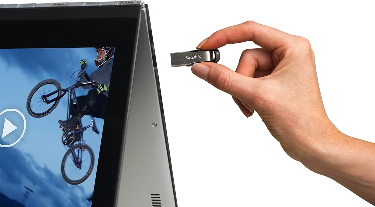 Glissez 128Go dans votre poche — USB 3.0 à 150Mo/s, aluminium brossé, boucle porte-clé pour ne jamais la perdre