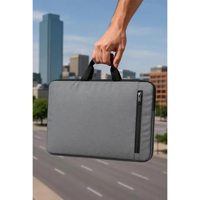Housse laptop polyester gris — poche avant accessoires zippée et compartiment principal rembourré, transport à la main ou dans un sac