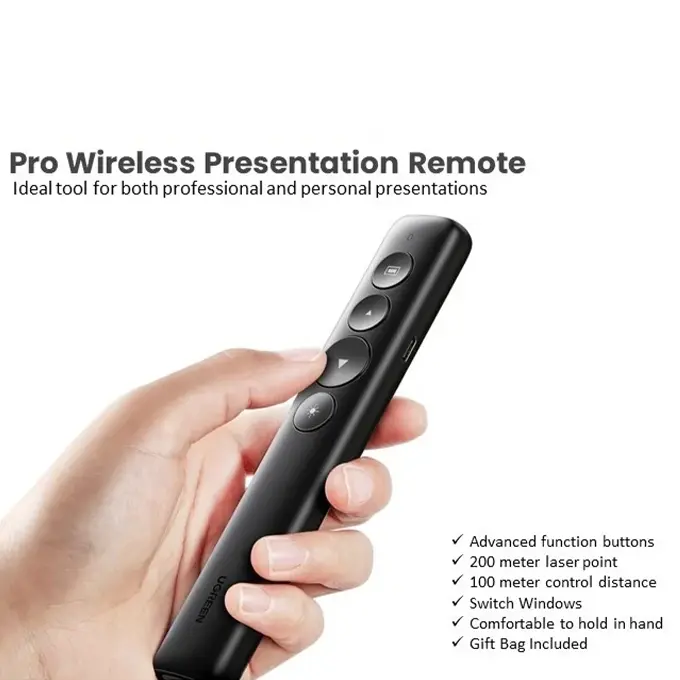 UGREEN LP479 pointeur laser — main tenant la télécommande noire, boutons visibles (laser, avance, recul, Switch), texte 'Pro Wireless Presentation Remote · 200m laser · 100m control · Switch Windows'